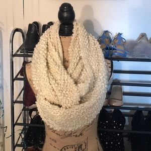 Infinity cozy scarf